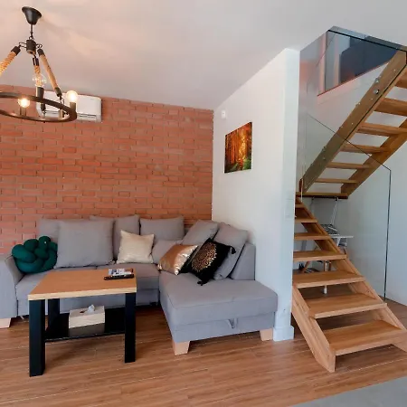 Forest House - Mazur Daire *